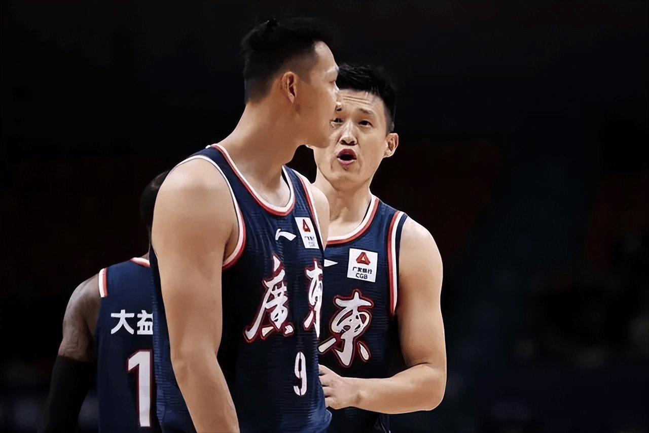 包含今夜CBA季后赛焦点战，广东宏远回应争议，目标明确，团队化学反应显著的词条爱游戏APP下载