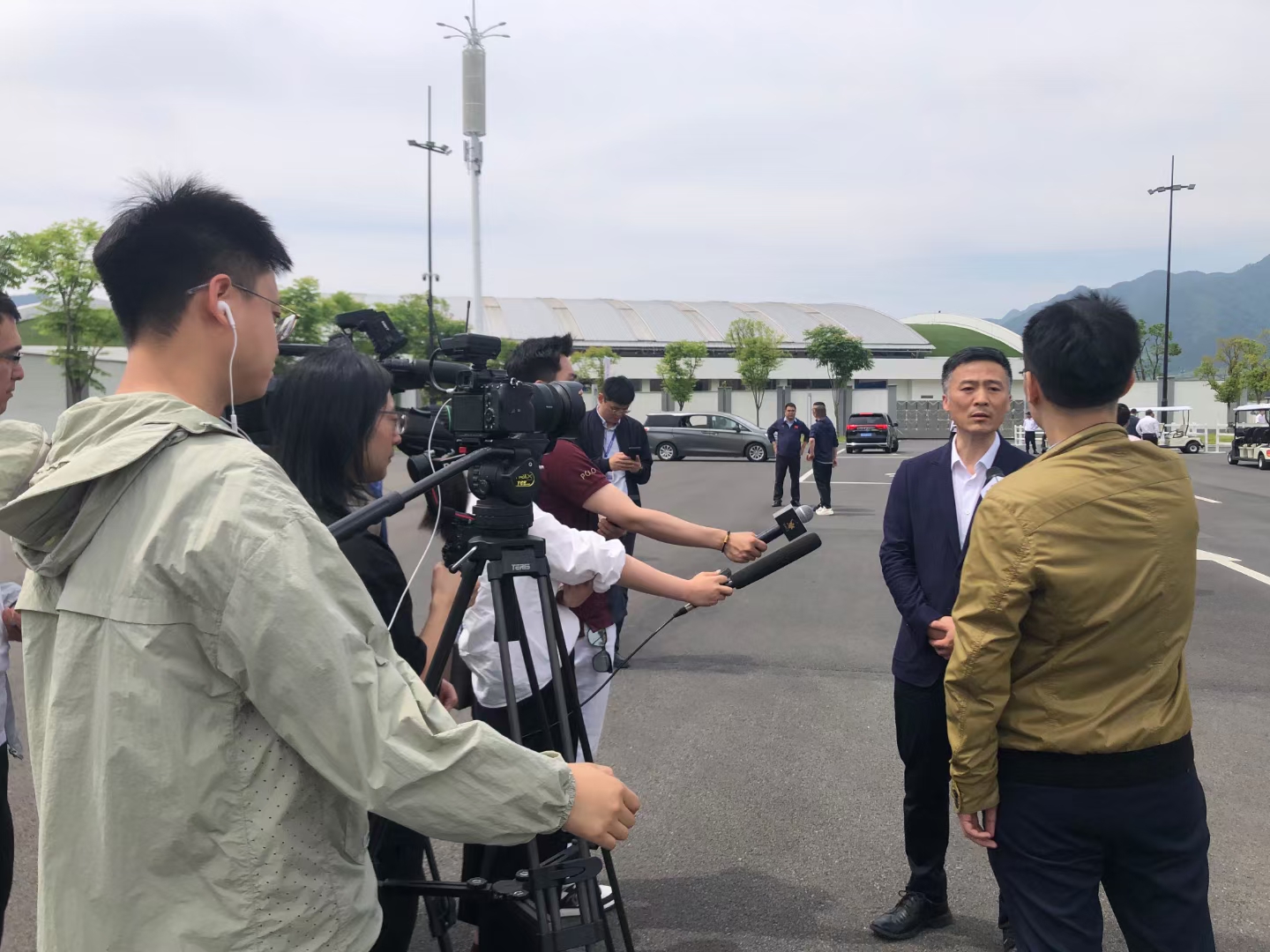 今夜上海久事备战德甲，迎来里程碑细节曝光，赛场秩序良好，身体对抗强度拉满的简单介绍